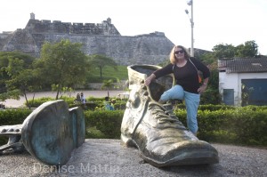 Colombia 8671 Cartagena - monument to Luis Carlos Lopez