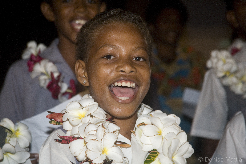 L - Fiji child singing 1772